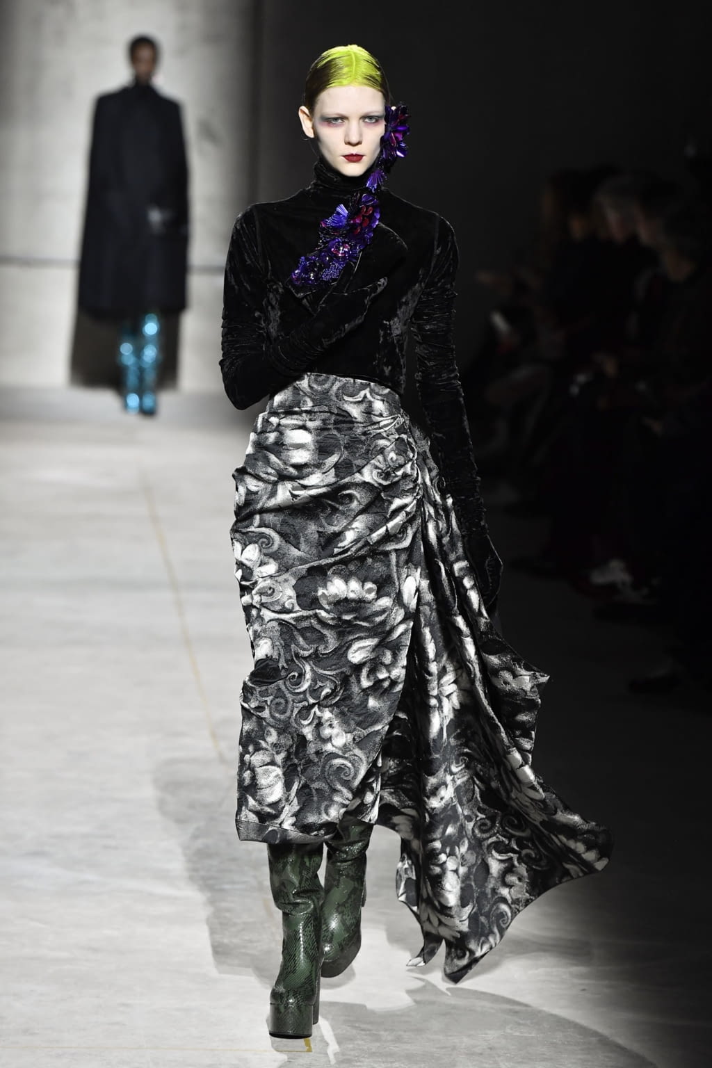 Fashion Week Paris Fall/Winter 2020 look 59 from the Dries Van Noten collection 女装