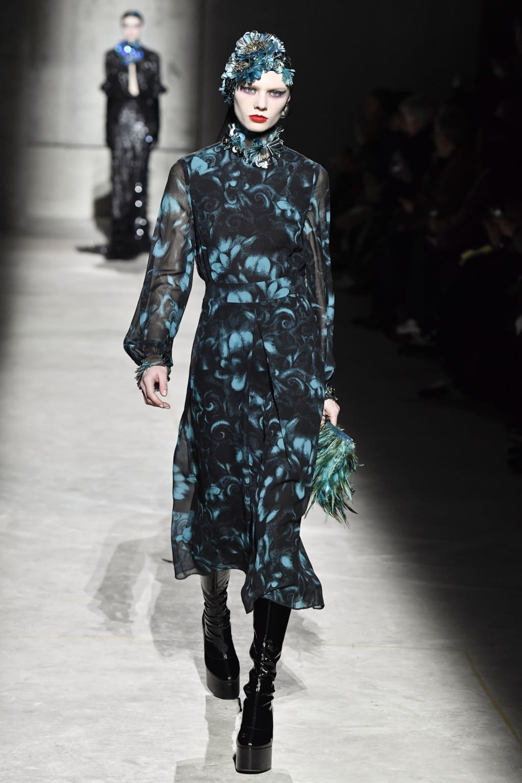 Fashion Week Paris Fall/Winter 2020 look 64 from the Dries Van Noten collection 女装