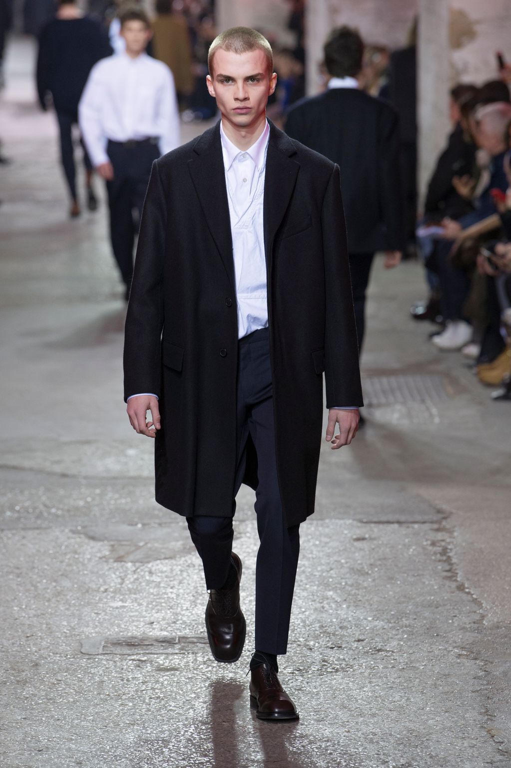 Fashion Week Paris Fall/Winter 2017 look 8 from the Dries Van Noten collection 男装