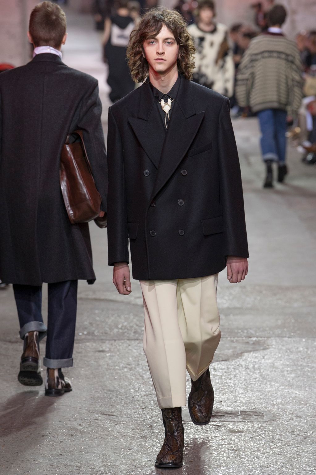 Fashion Week Paris Fall/Winter 2017 look 21 from the Dries Van Noten collection 男装