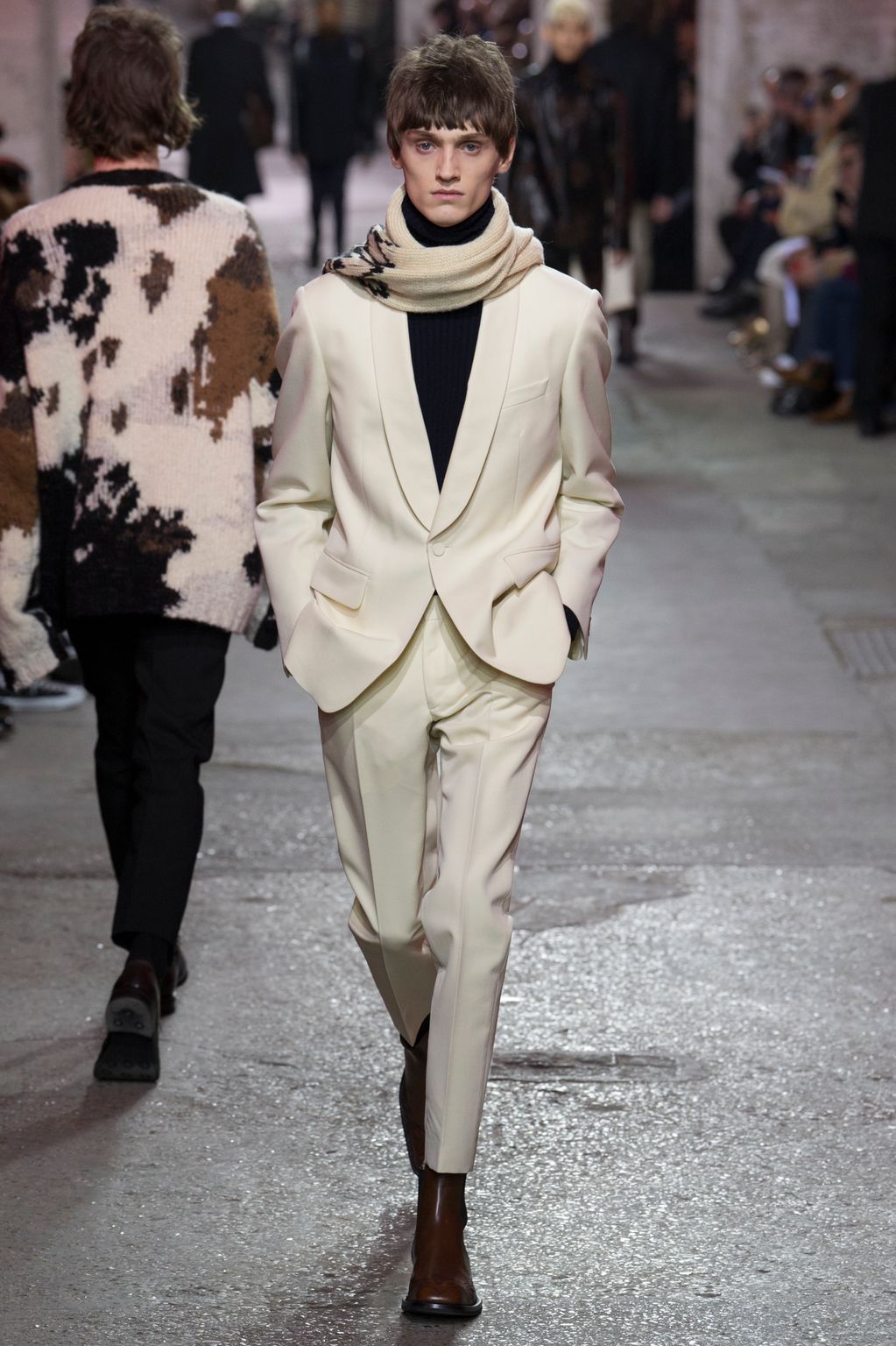 Fashion Week Paris Fall/Winter 2017 look 23 from the Dries Van Noten collection 男装