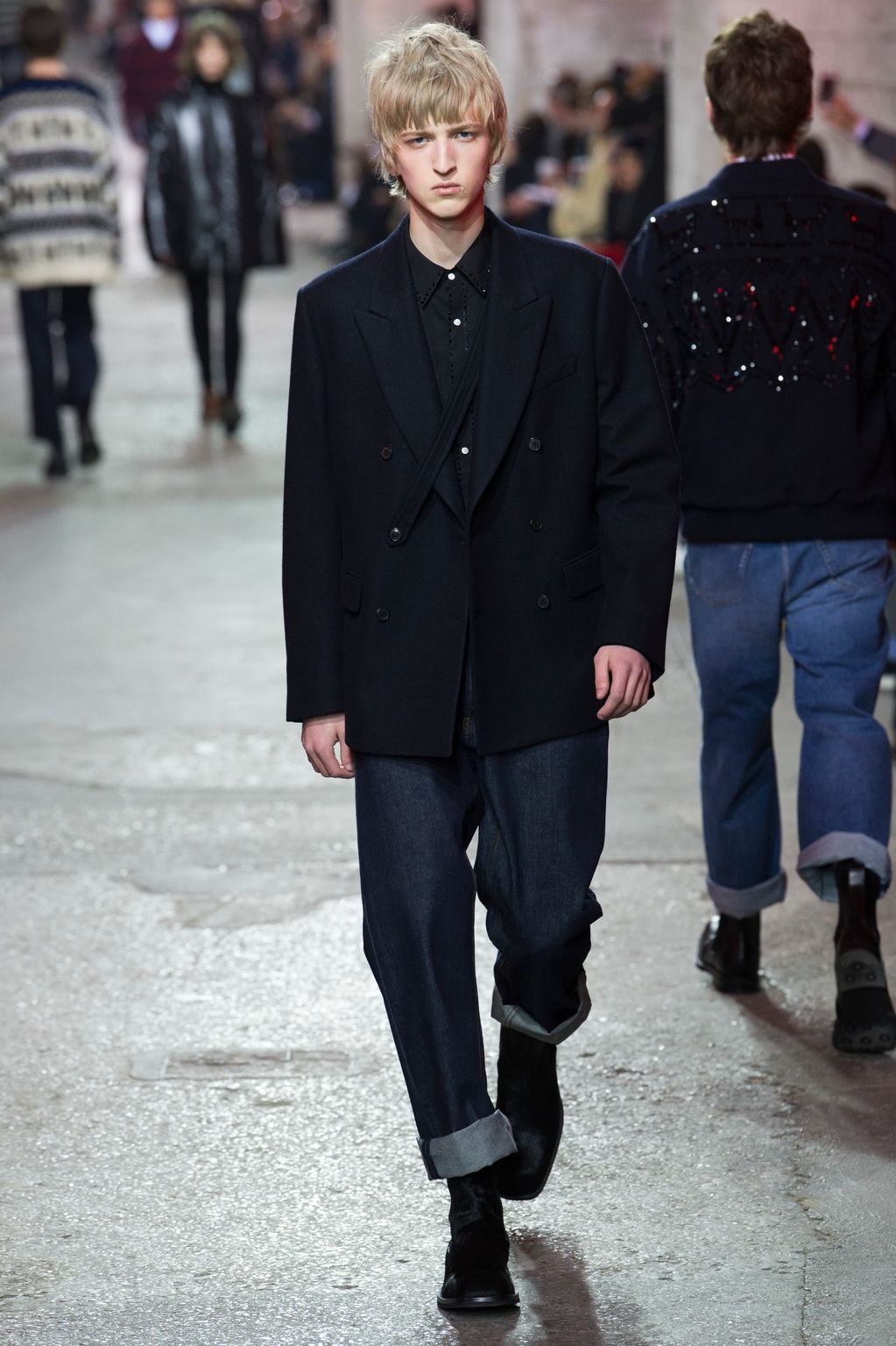 Fashion Week Paris Fall/Winter 2017 look 30 from the Dries Van Noten collection 男装