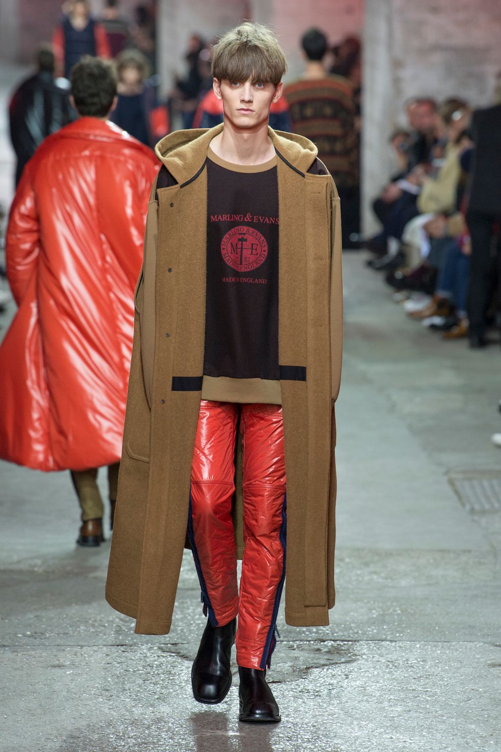 Fashion Week Paris Fall/Winter 2017 look 37 from the Dries Van Noten collection 男装