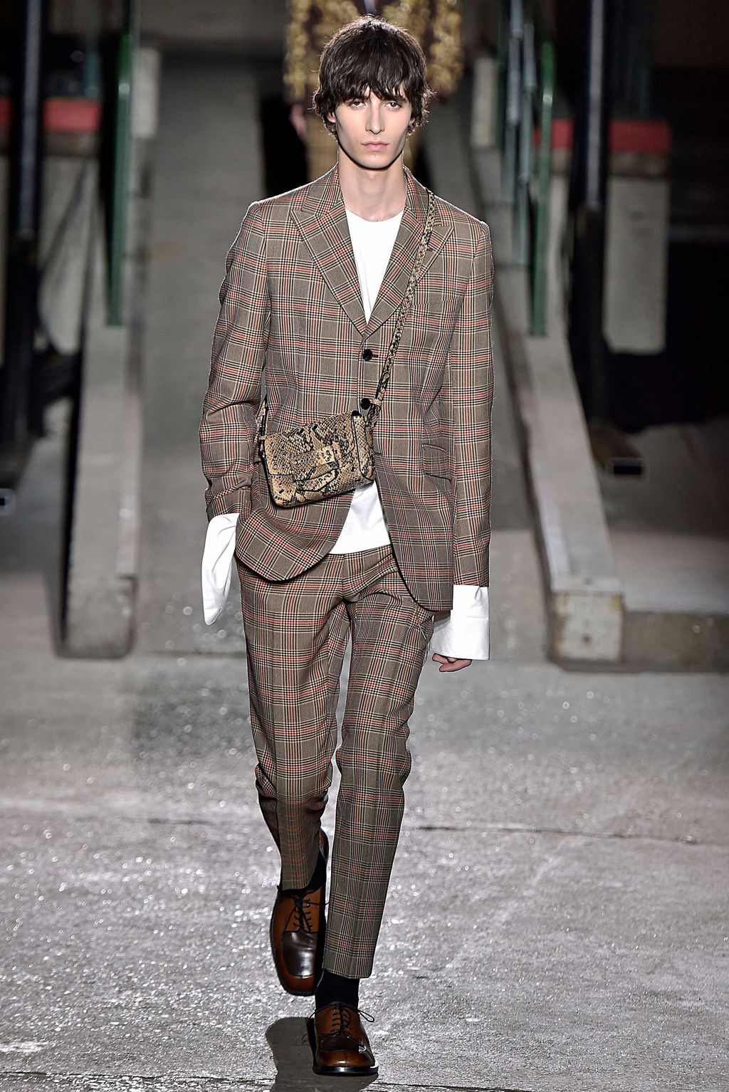 Fashion Week Paris Fall/Winter 2018 look 8 from the Dries Van Noten collection 男装
