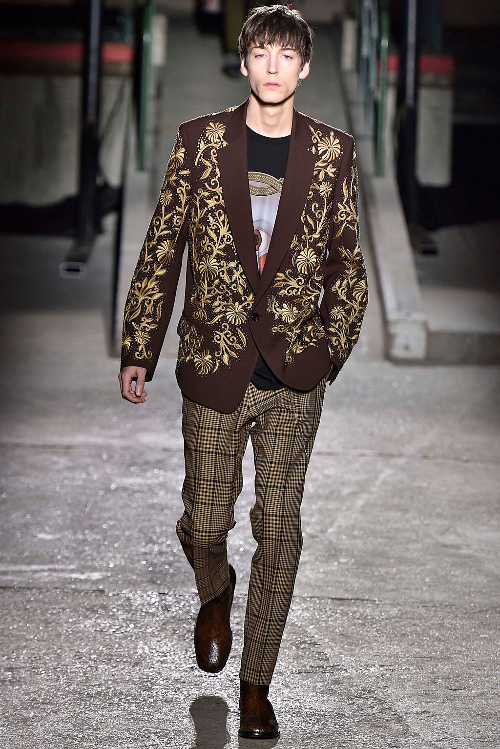 Fashion Week Paris Fall/Winter 2018 look 9 from the Dries Van Noten collection 男装