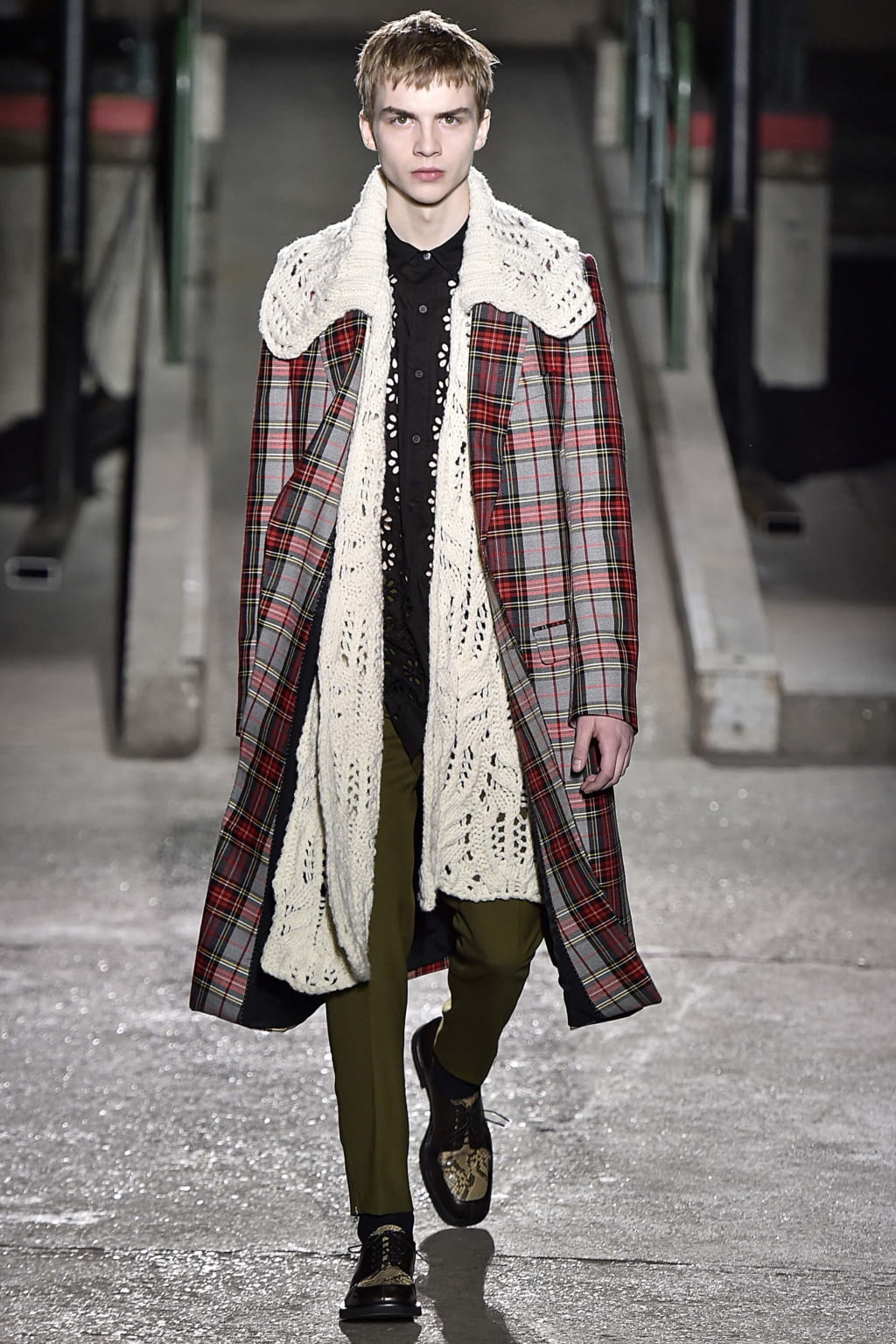 Fashion Week Paris Fall/Winter 2018 look 10 from the Dries Van Noten collection 男装