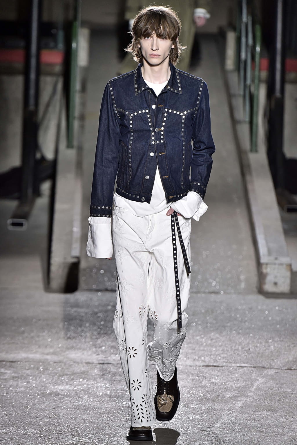 Fashion Week Paris Fall/Winter 2018 look 11 from the Dries Van Noten collection 男装