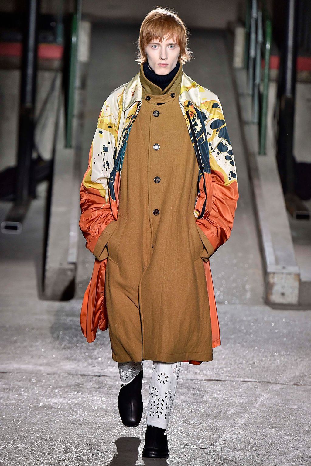 Fashion Week Paris Fall/Winter 2018 look 15 from the Dries Van Noten collection 男装