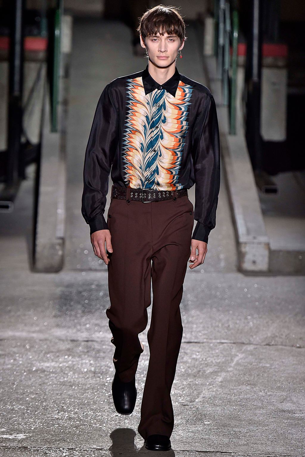 Fashion Week Paris Fall/Winter 2018 look 16 from the Dries Van Noten collection menswear