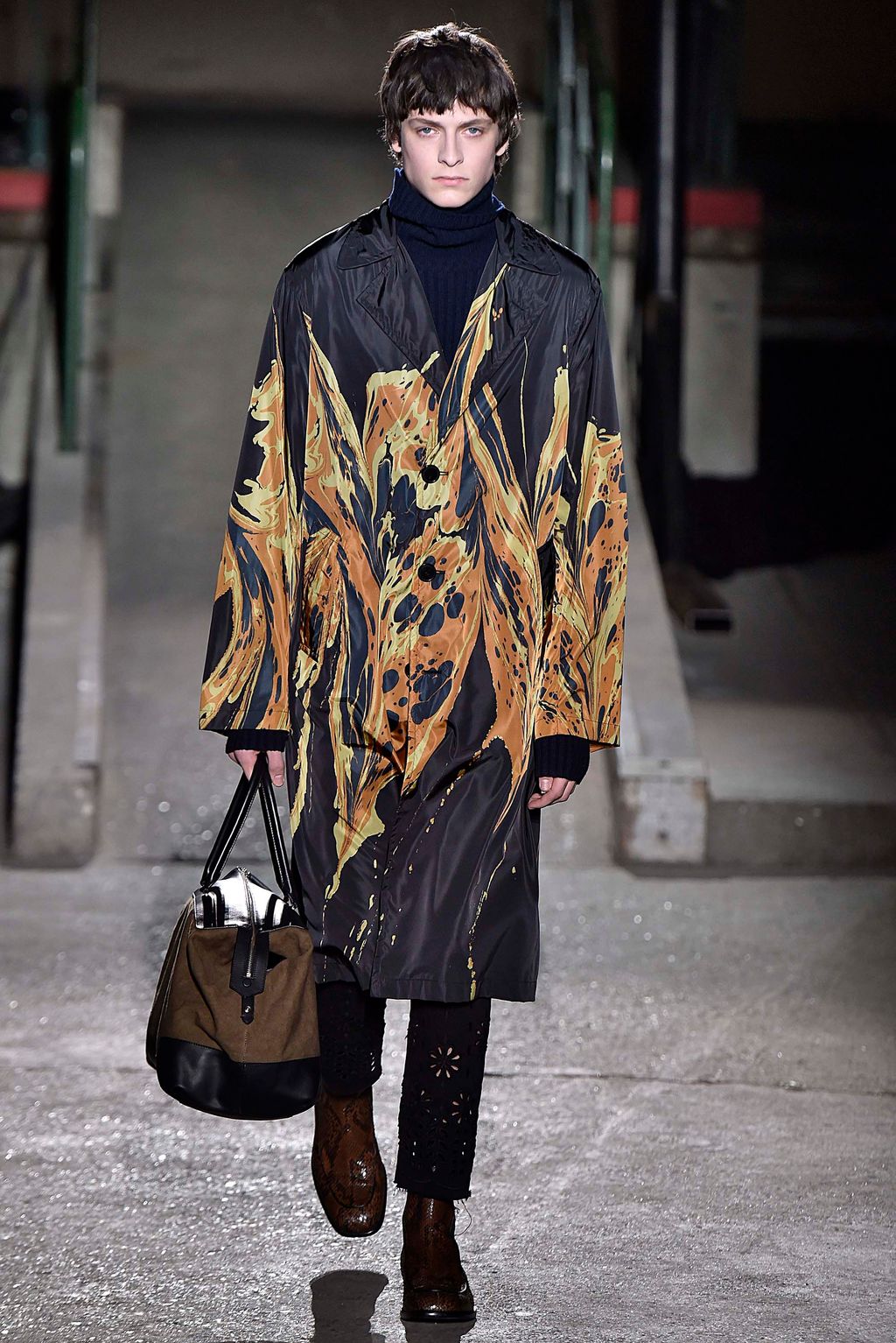 Fashion Week Paris Fall/Winter 2018 look 19 from the Dries Van Noten collection 男装