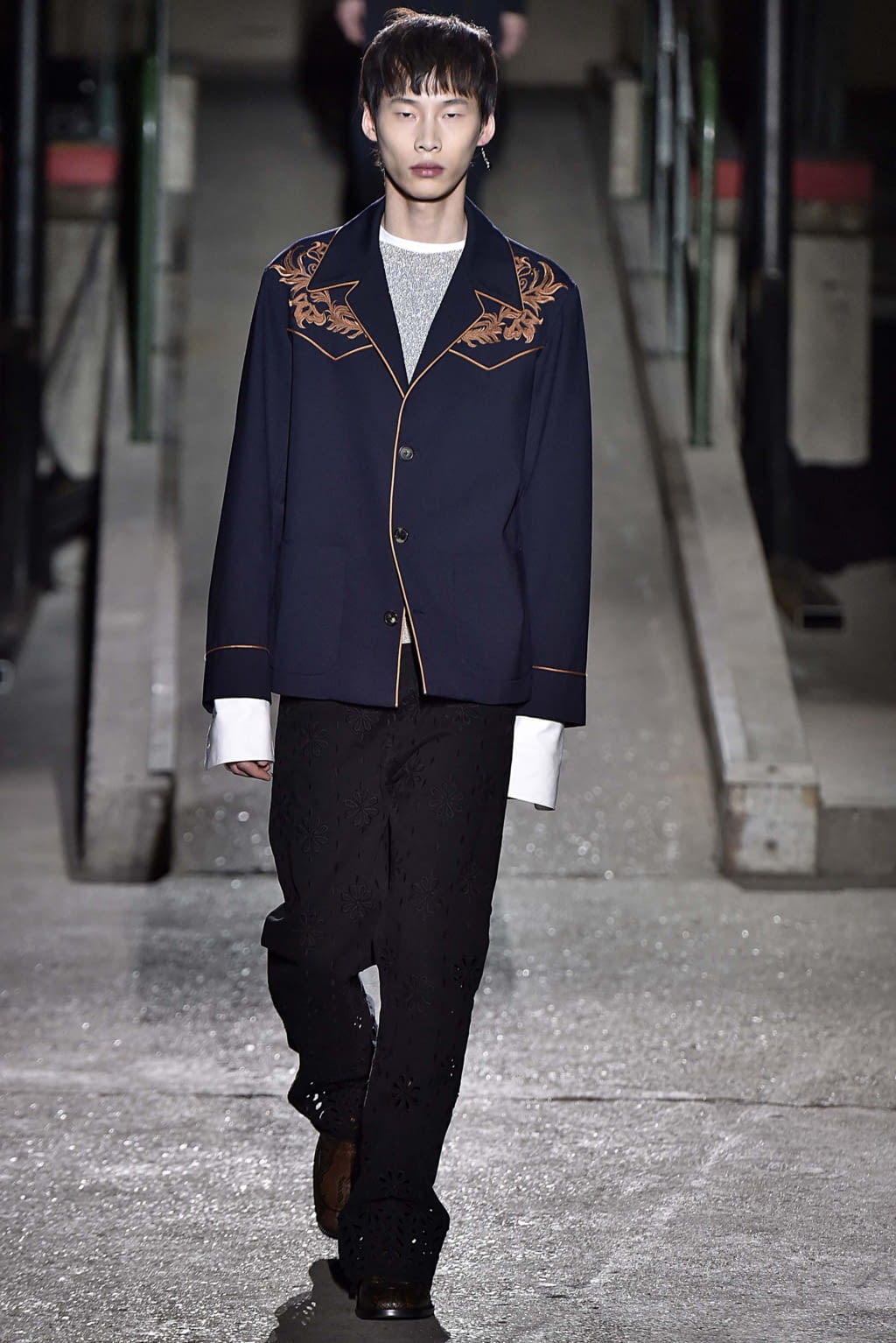 Fashion Week Paris Fall/Winter 2018 look 20 from the Dries Van Noten collection 男装