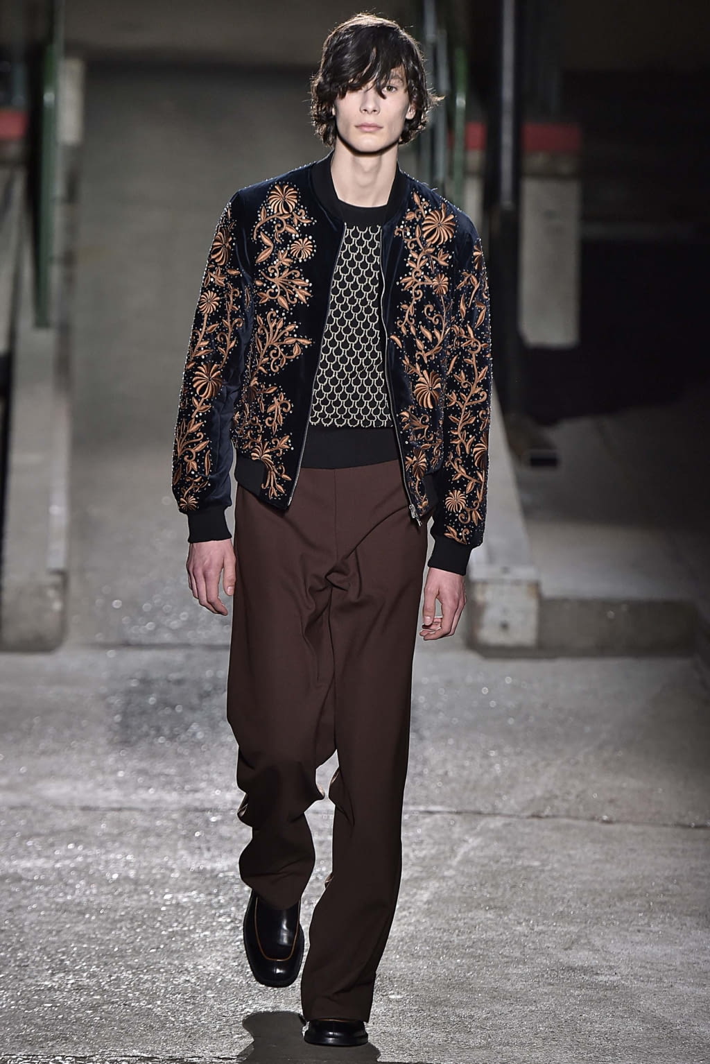 Fashion Week Paris Fall/Winter 2018 look 22 from the Dries Van Noten collection menswear