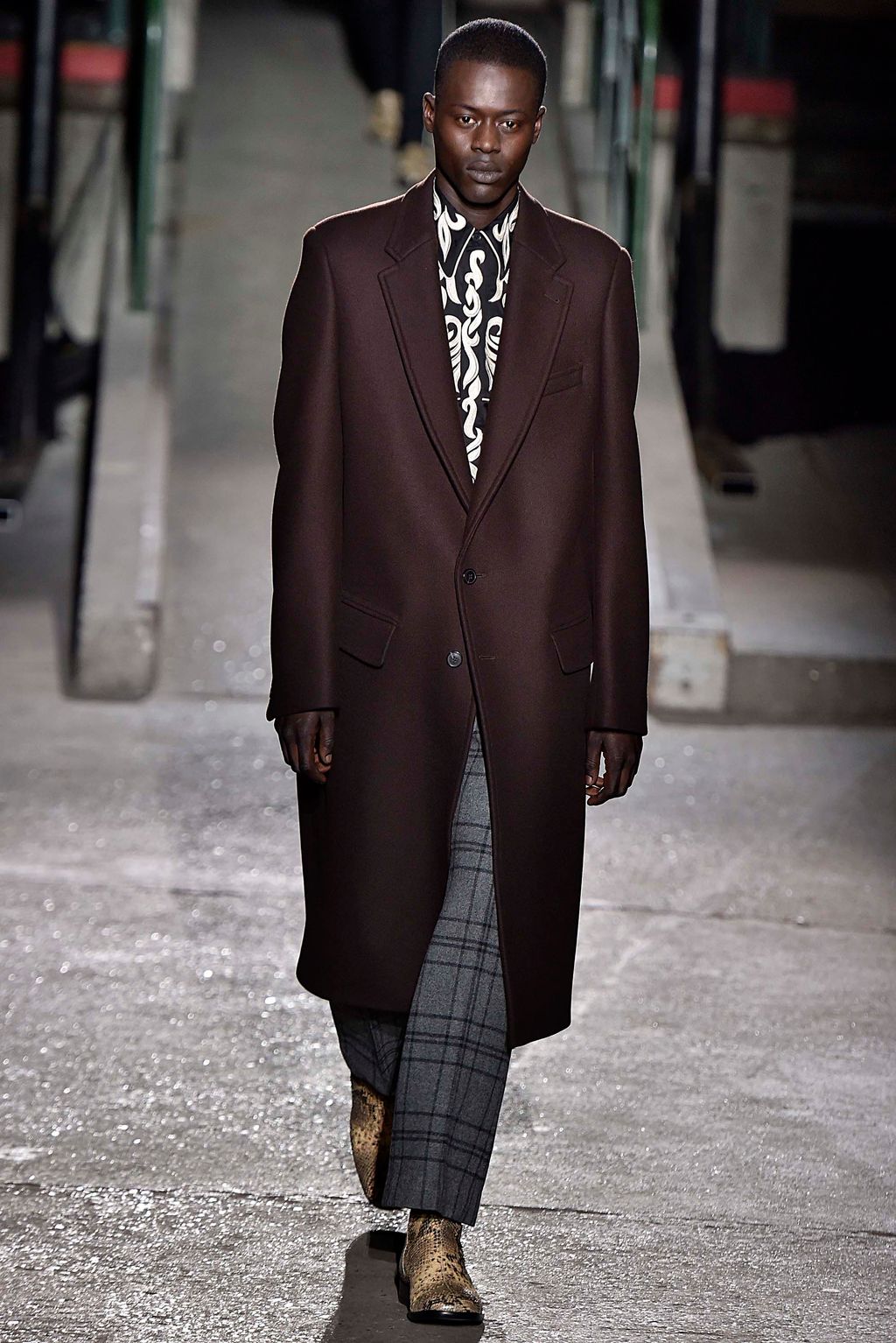 Fashion Week Paris Fall/Winter 2018 look 25 from the Dries Van Noten collection menswear