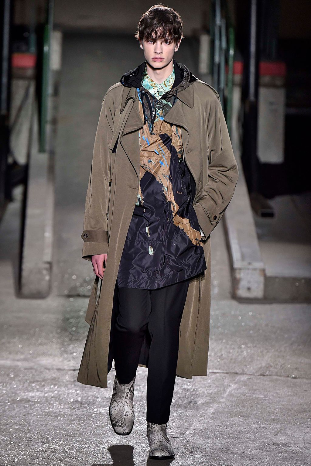 Fashion Week Paris Fall/Winter 2018 look 31 from the Dries Van Noten collection menswear
