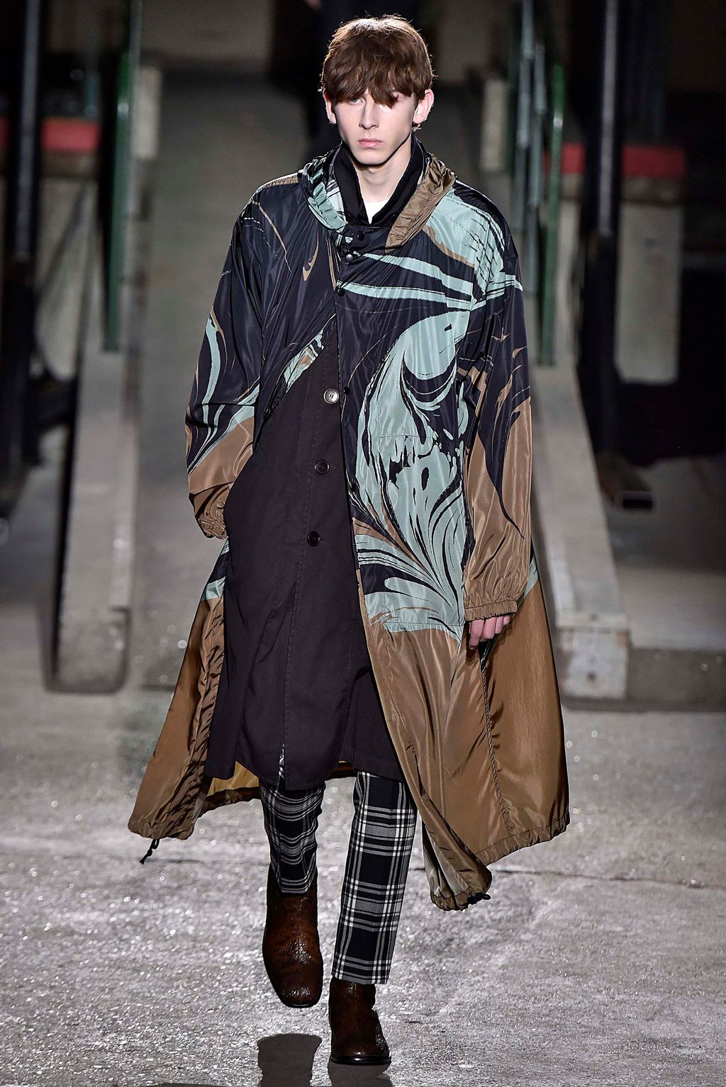 Fashion Week Paris Fall/Winter 2018 look 36 de la collection Dries Van Noten menswear