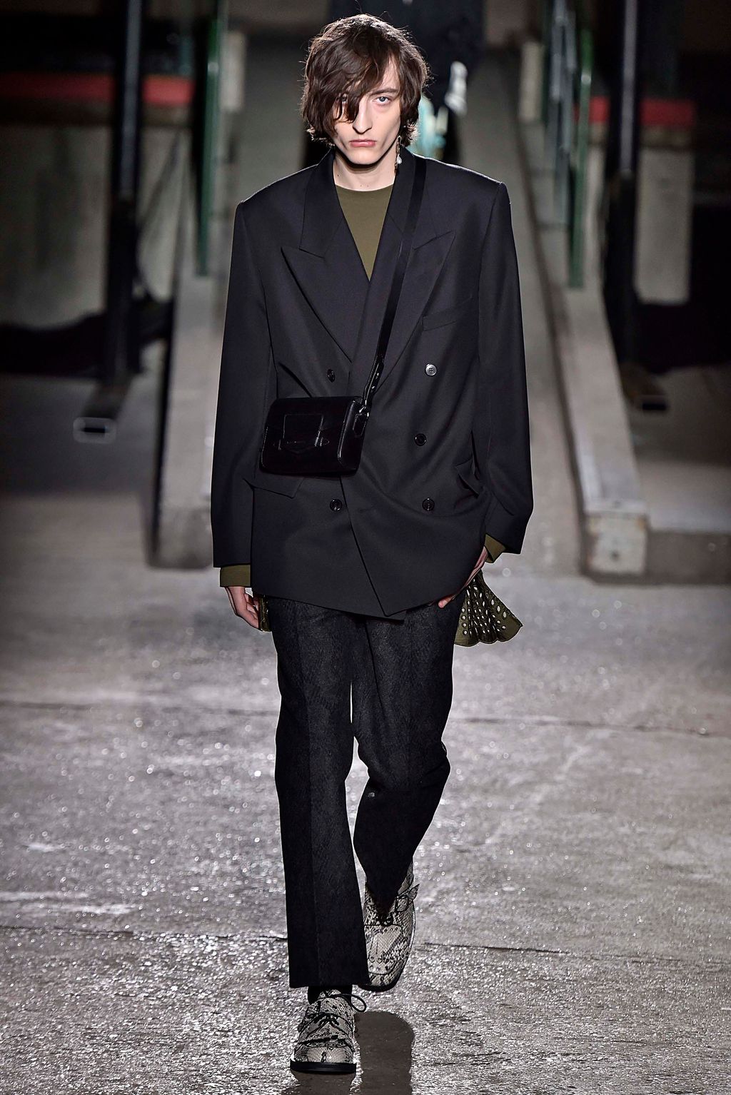 Fashion Week Paris Fall/Winter 2018 look 37 from the Dries Van Noten collection 男装
