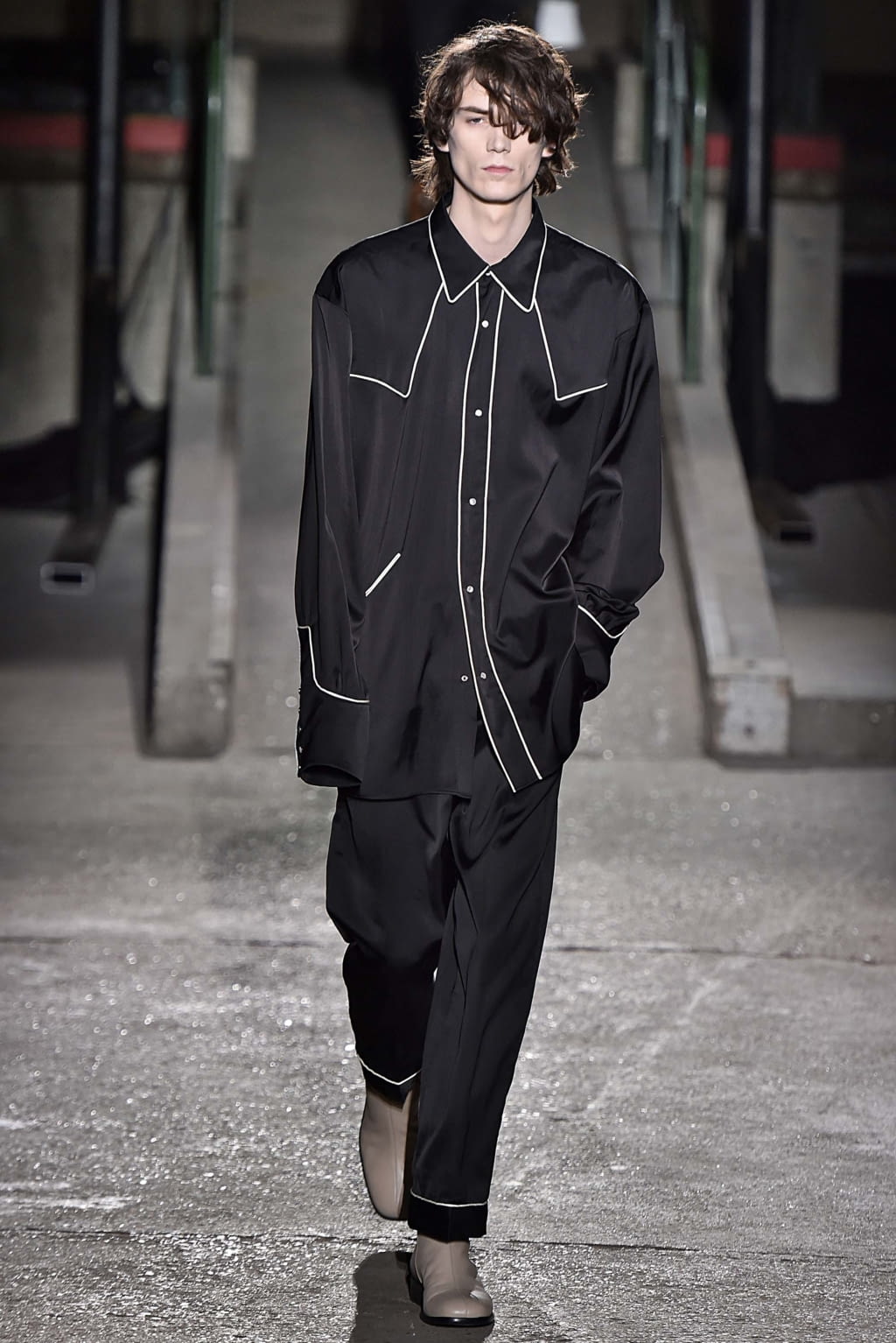 Fashion Week Paris Fall/Winter 2018 look 50 from the Dries Van Noten collection 男装