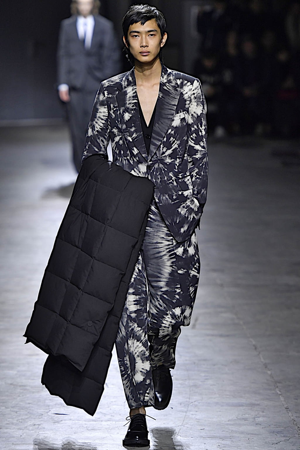 Fashion Week Paris Fall/Winter 2019 look 3 de la collection Dries Van Noten menswear