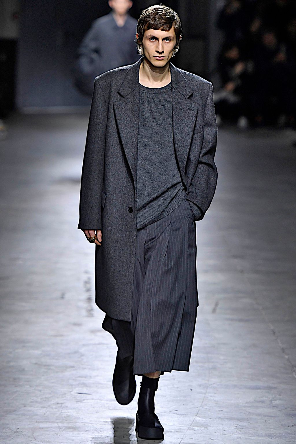 Fashion Week Paris Fall/Winter 2019 look 5 from the Dries Van Noten collection 男装