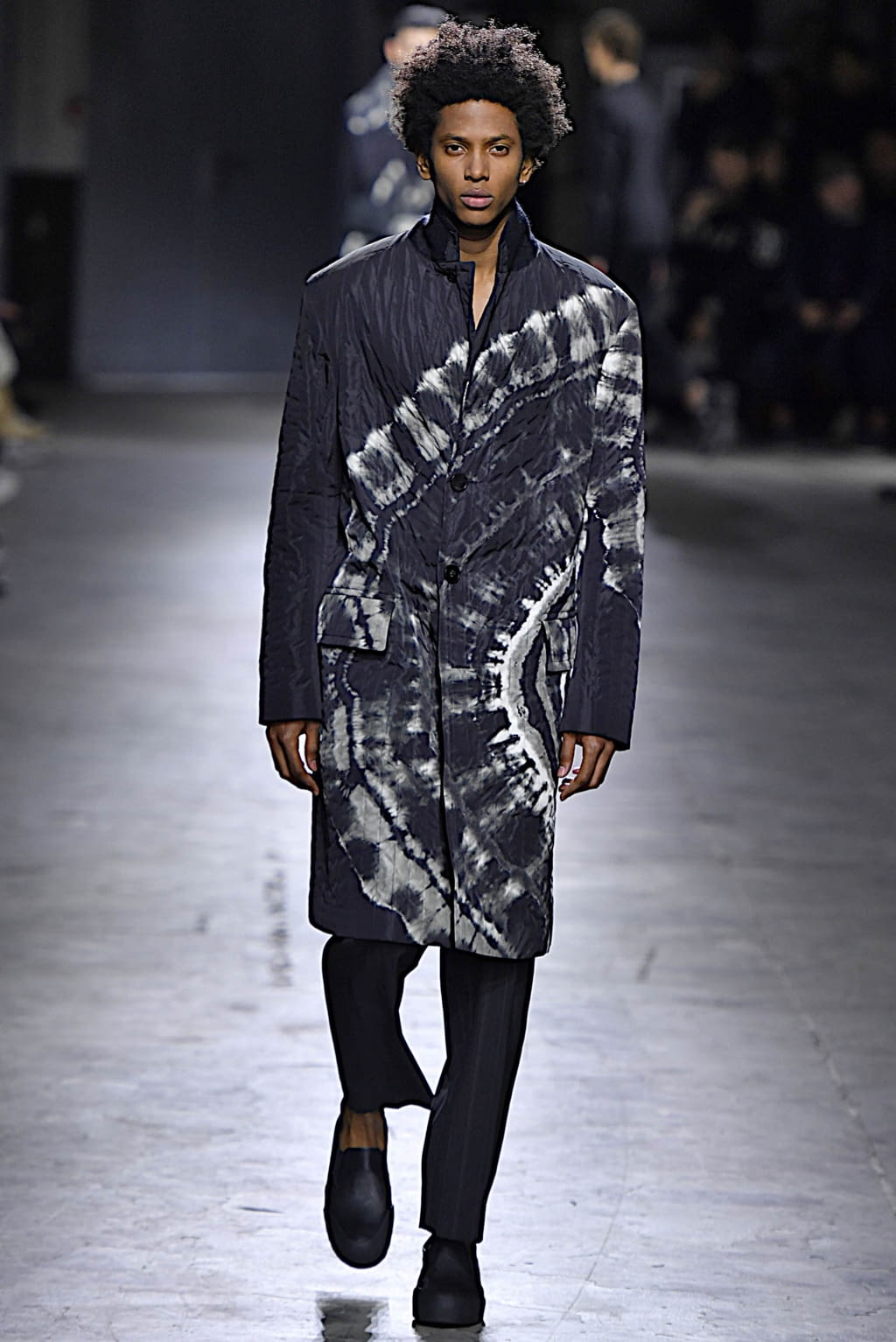 Fashion Week Paris Fall/Winter 2019 look 7 from the Dries Van Noten collection menswear
