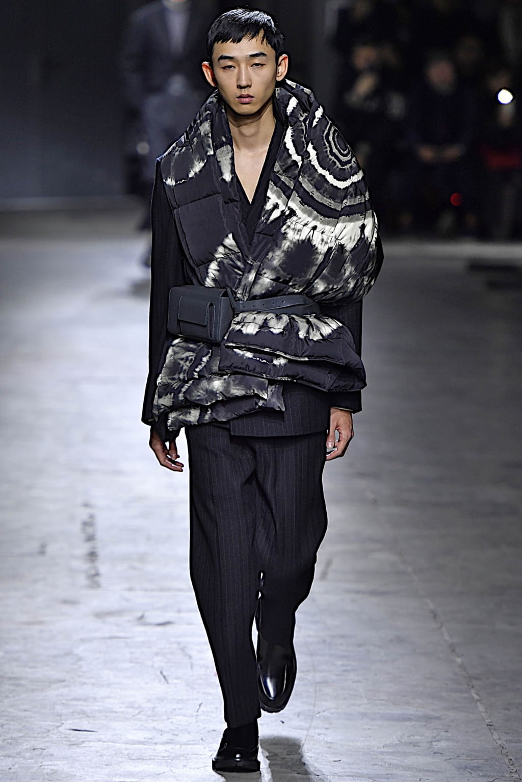 Fashion Week Paris Fall/Winter 2019 look 8 from the Dries Van Noten collection menswear