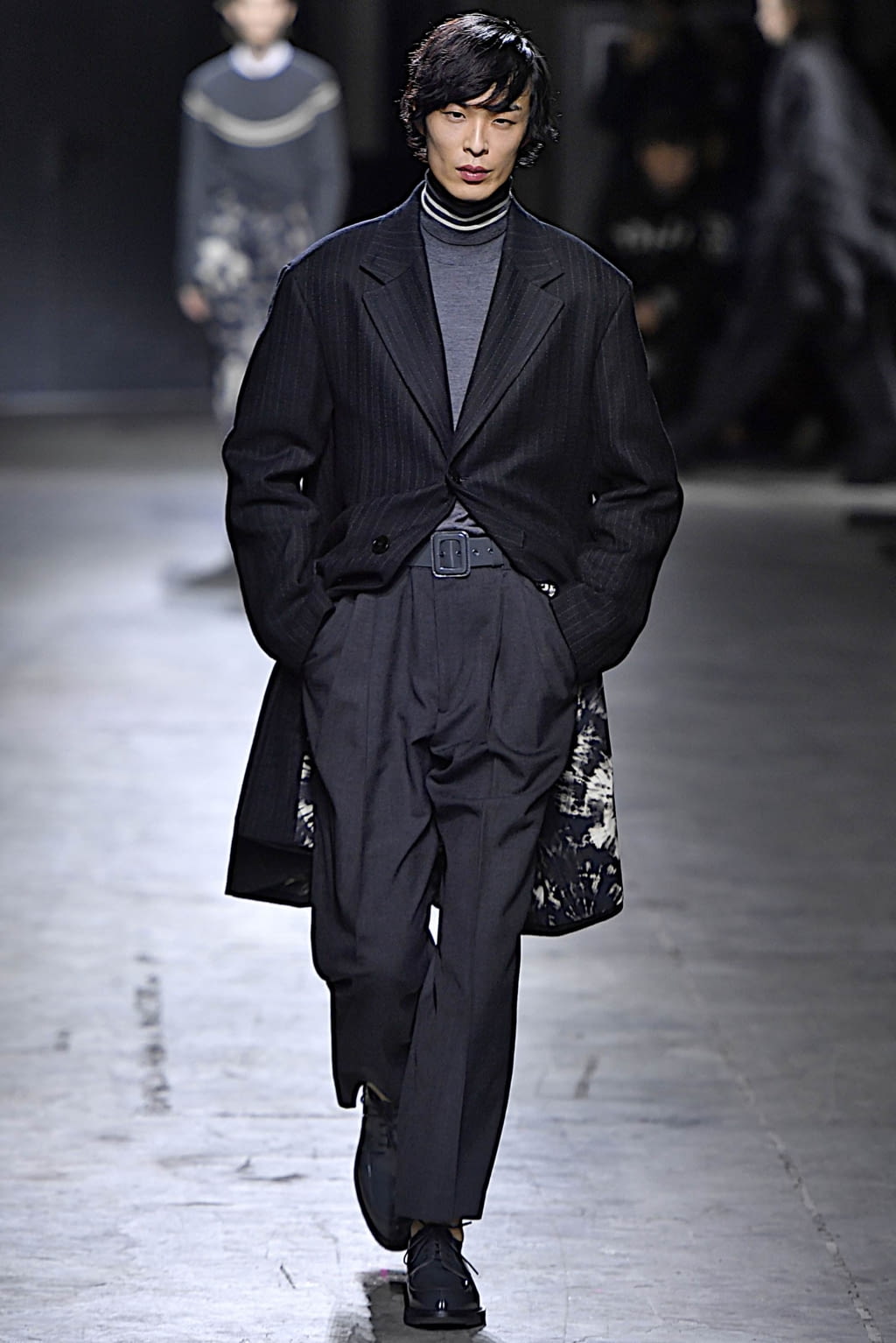 Fashion Week Paris Fall/Winter 2019 look 9 from the Dries Van Noten collection 男装