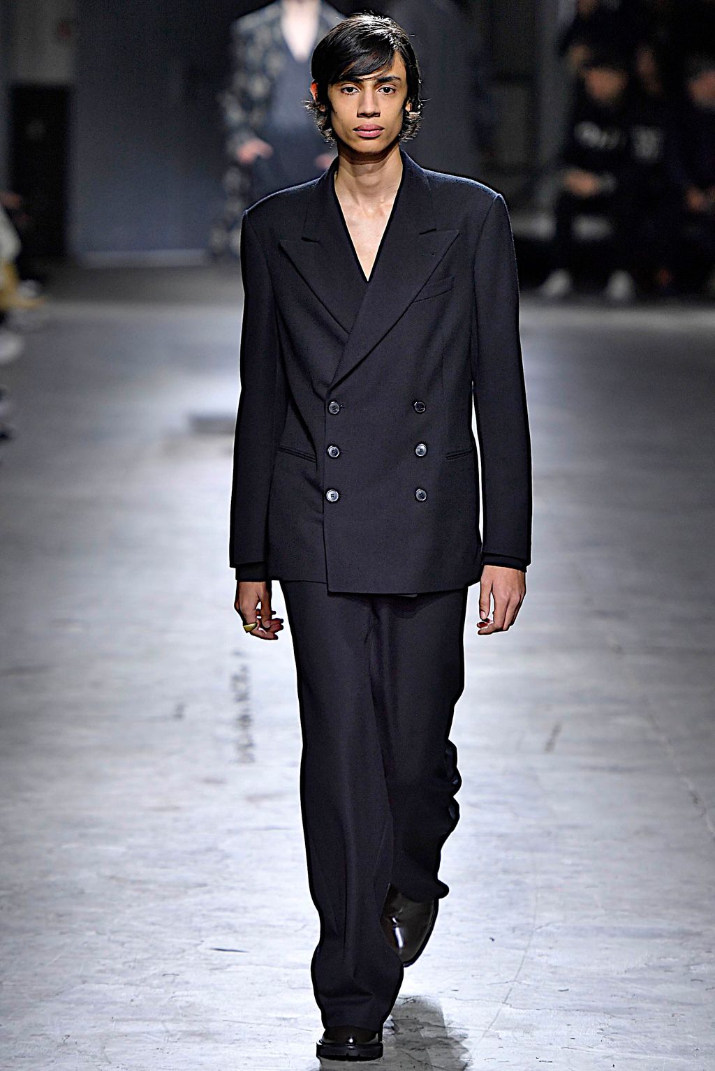 Fashion Week Paris Fall/Winter 2019 look 11 from the Dries Van Noten collection menswear