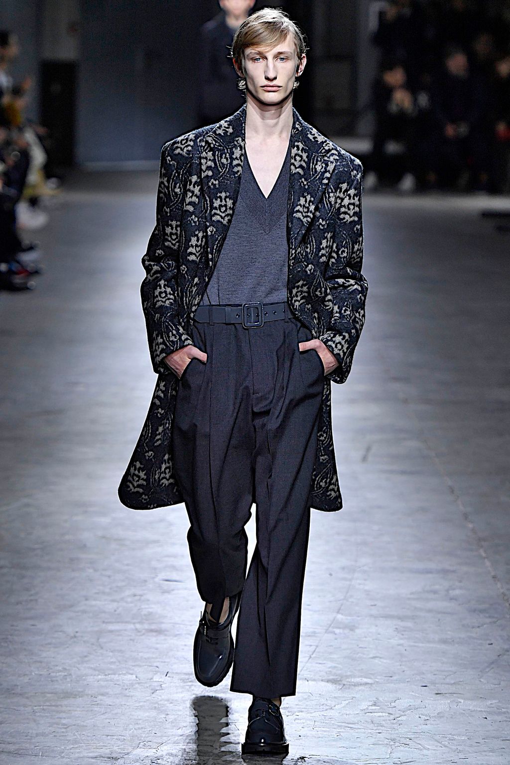 Fashion Week Paris Fall/Winter 2019 look 12 from the Dries Van Noten collection menswear