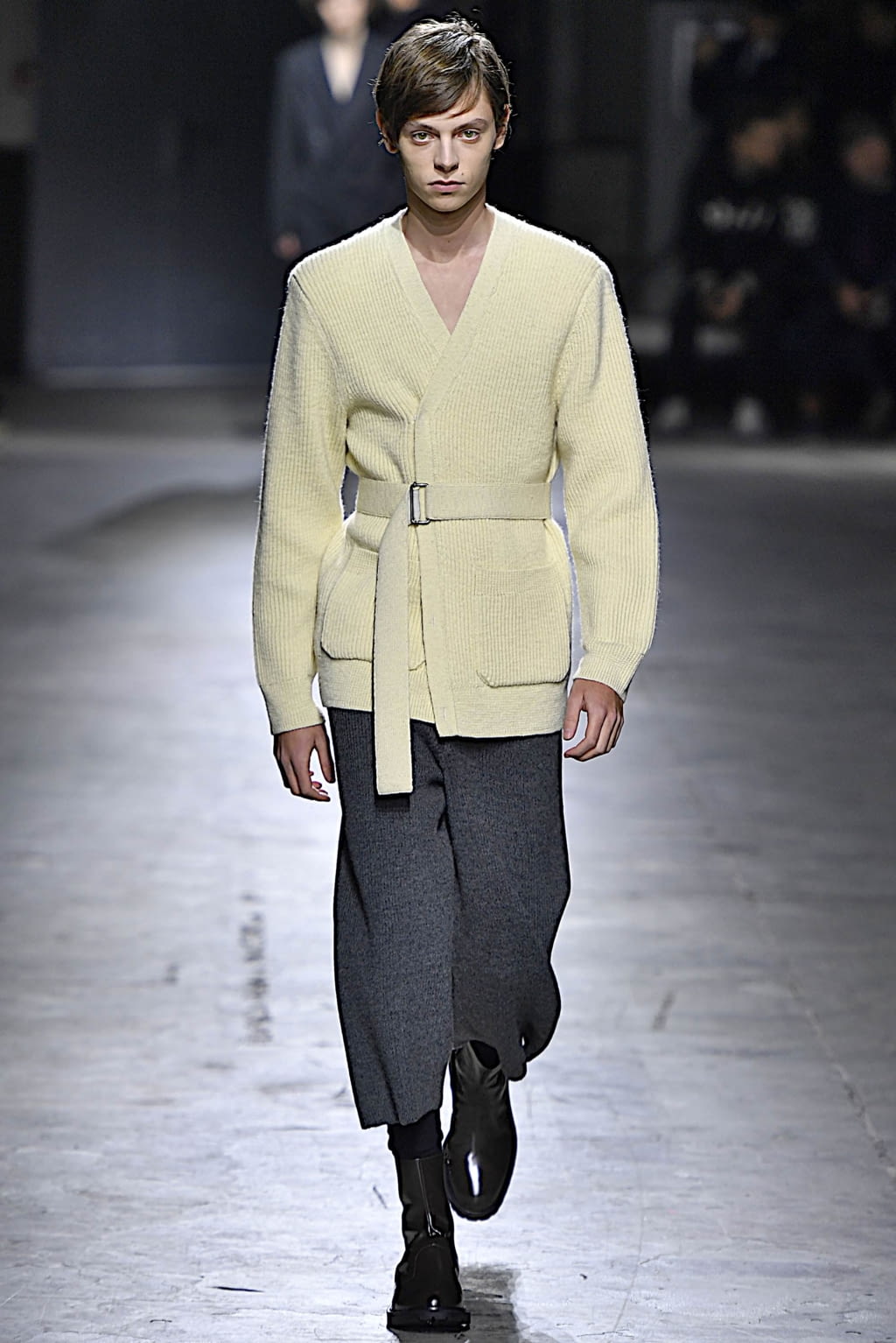 Fashion Week Paris Fall/Winter 2019 look 18 from the Dries Van Noten collection menswear