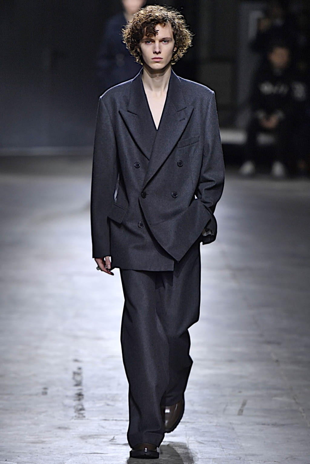 Fashion Week Paris Fall/Winter 2019 look 19 from the Dries Van Noten collection menswear