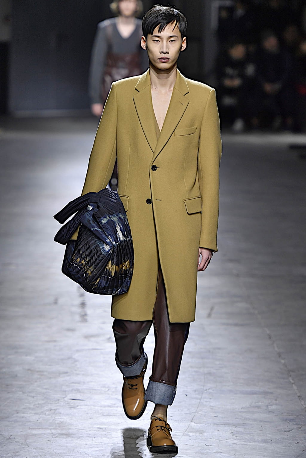 Fashion Week Paris Fall/Winter 2019 look 24 from the Dries Van Noten collection 男装