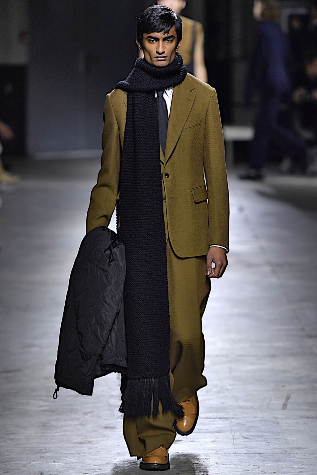 Fashion Week Paris Fall/Winter 2019 look 26 from the Dries Van Noten collection menswear