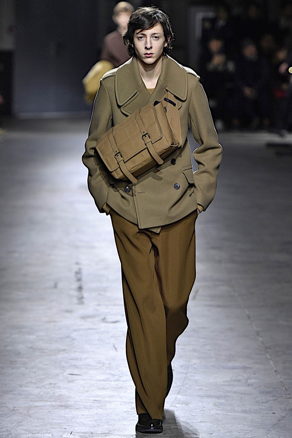 Fashion Week Paris Fall/Winter 2019 look 28 from the Dries Van Noten collection 男装