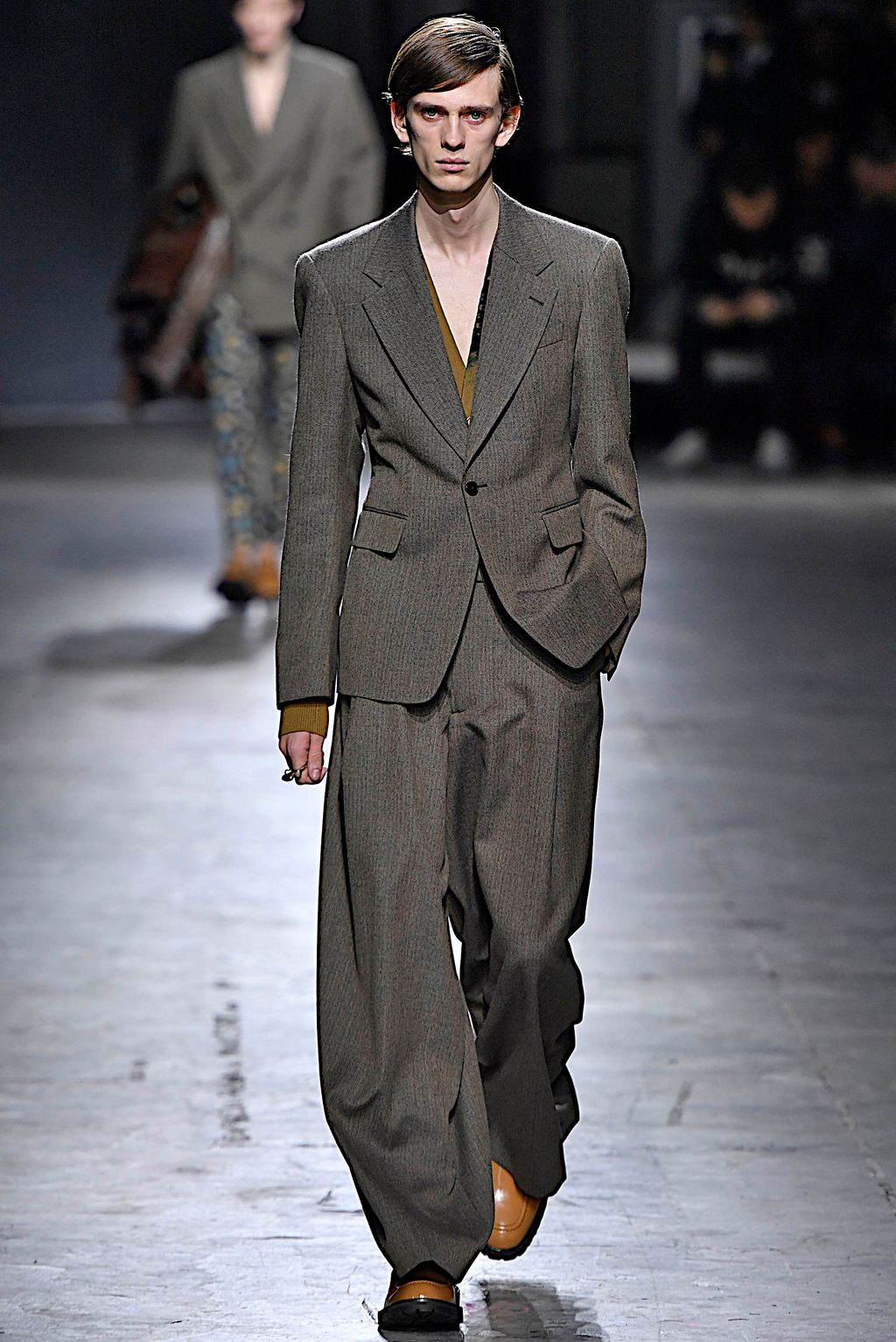 Fashion Week Paris Fall/Winter 2019 look 33 from the Dries Van Noten collection menswear