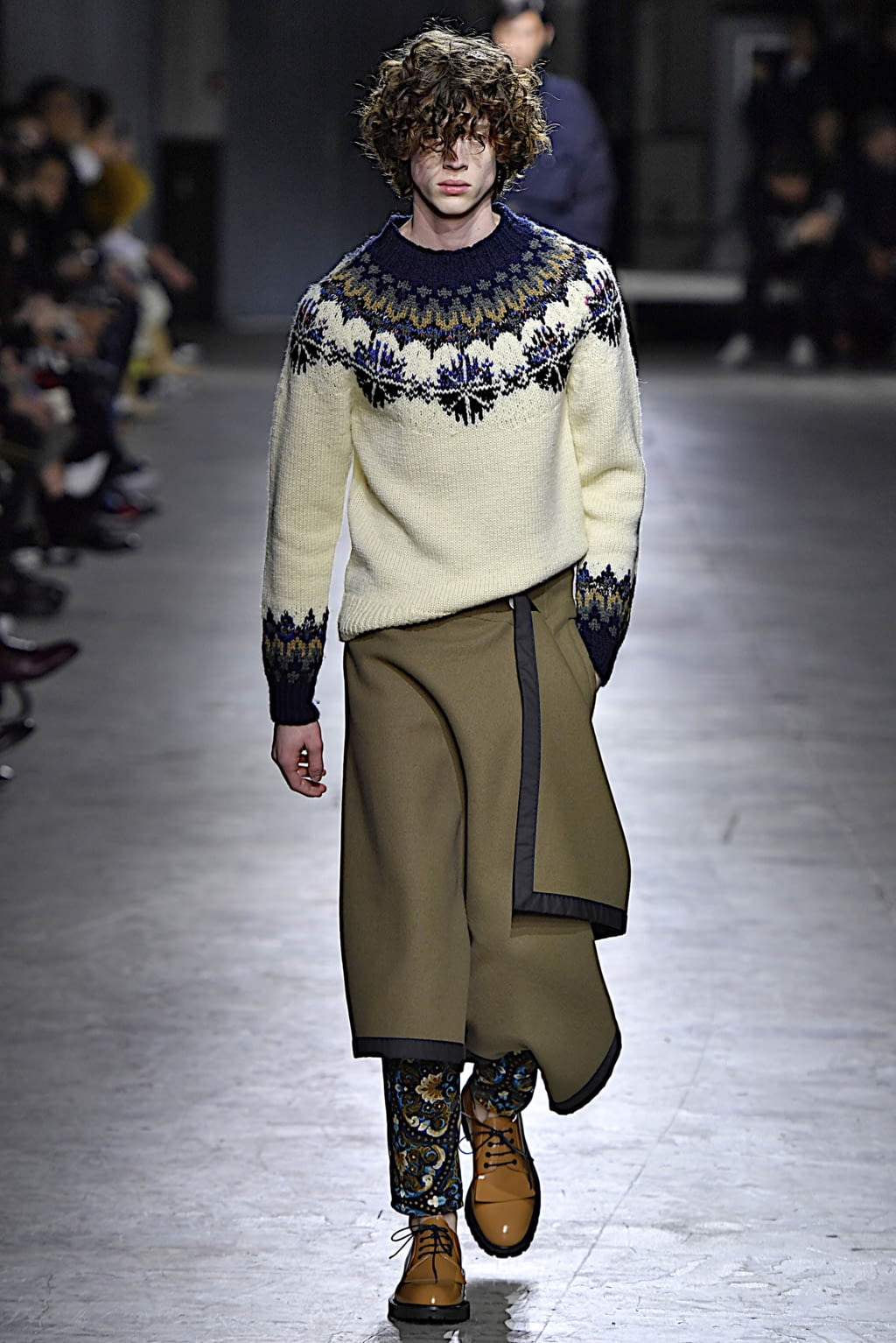 Fashion Week Paris Fall/Winter 2019 look 35 from the Dries Van Noten collection menswear