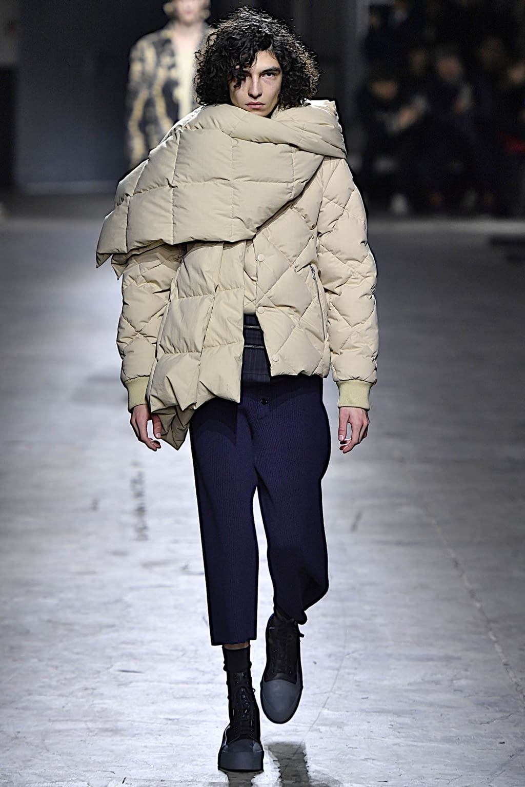 Fashion Week Paris Fall/Winter 2019 look 39 from the Dries Van Noten collection menswear