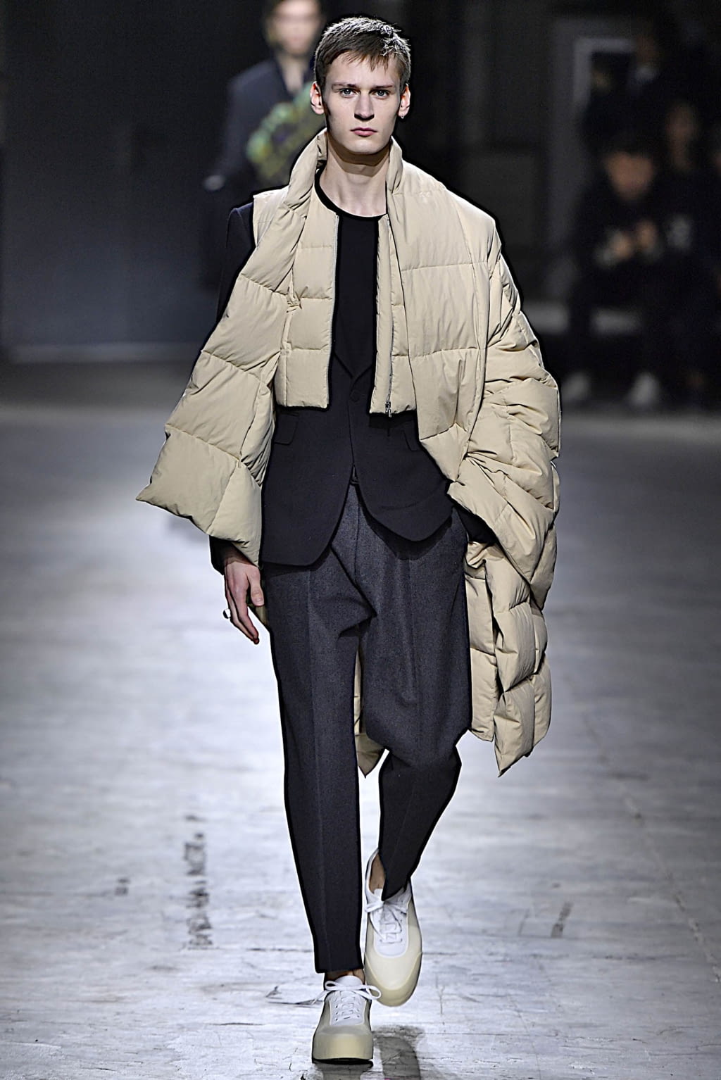 Fashion Week Paris Fall/Winter 2019 look 41 from the Dries Van Noten collection menswear