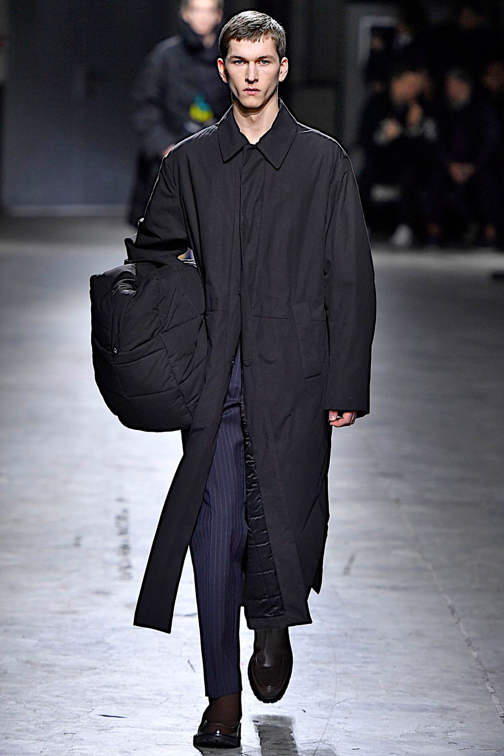 Fashion Week Paris Fall/Winter 2019 look 43 from the Dries Van Noten collection 男装