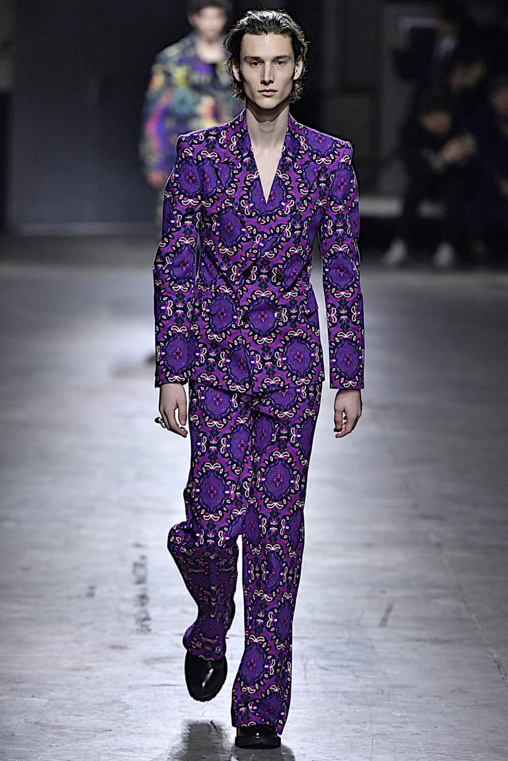 Fashion Week Paris Fall/Winter 2019 look 45 from the Dries Van Noten collection 男装