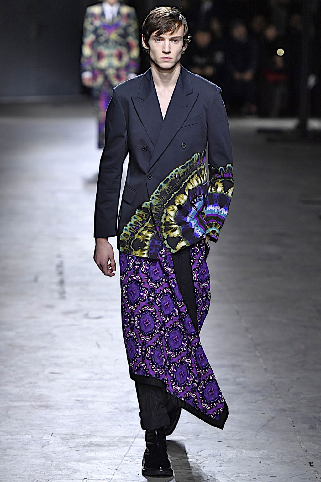 Fashion Week Paris Fall/Winter 2019 look 47 from the Dries Van Noten collection 男装