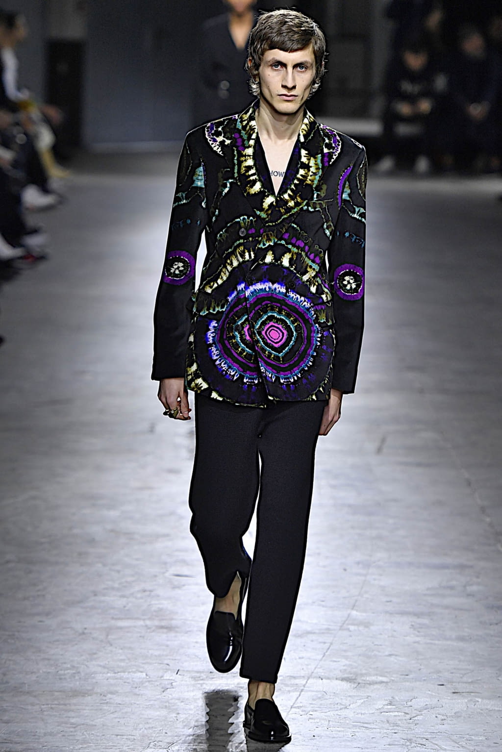Fashion Week Paris Fall/Winter 2019 look 53 from the Dries Van Noten collection 男装