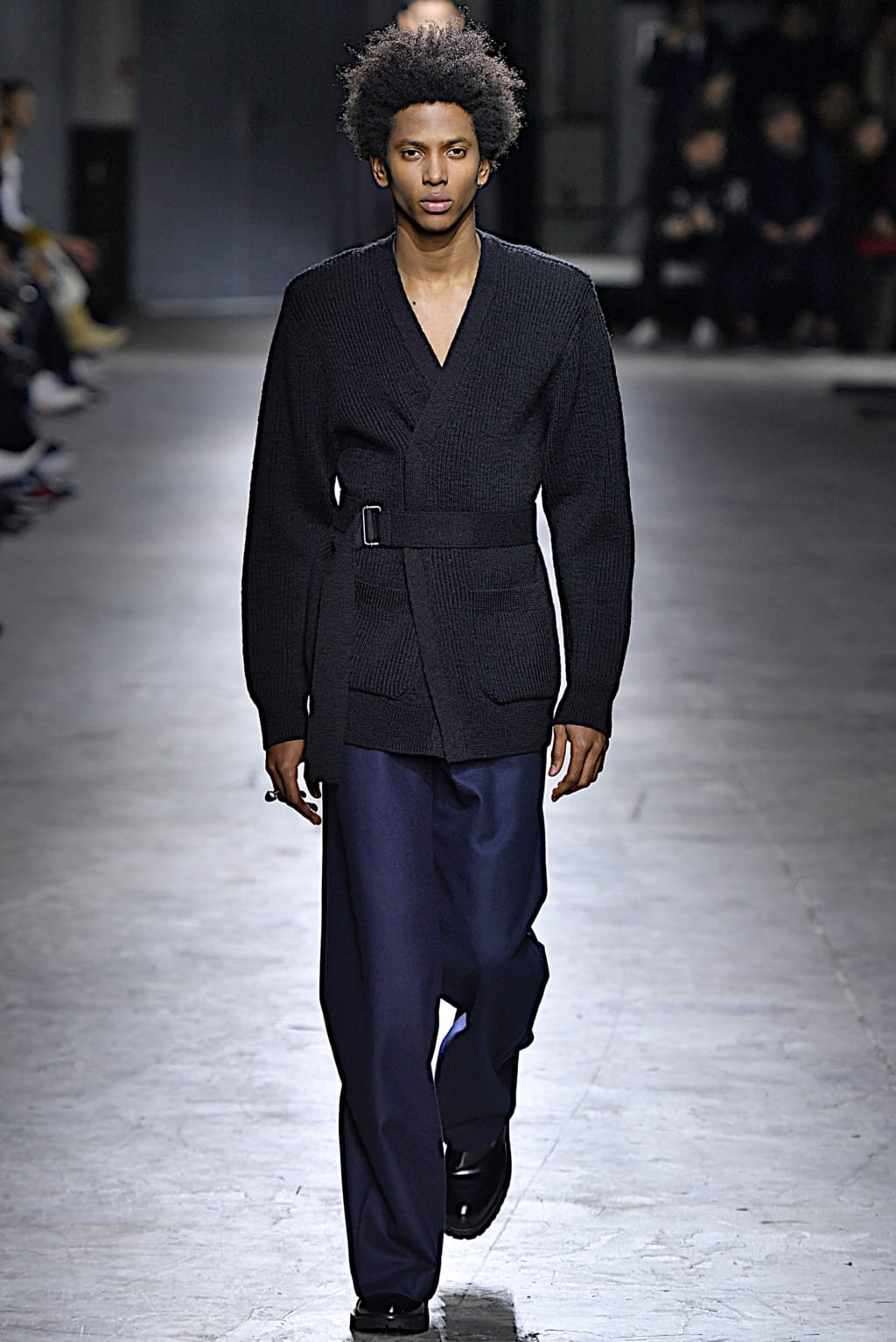 Fashion Week Paris Fall/Winter 2019 look 54 from the Dries Van Noten collection 男装