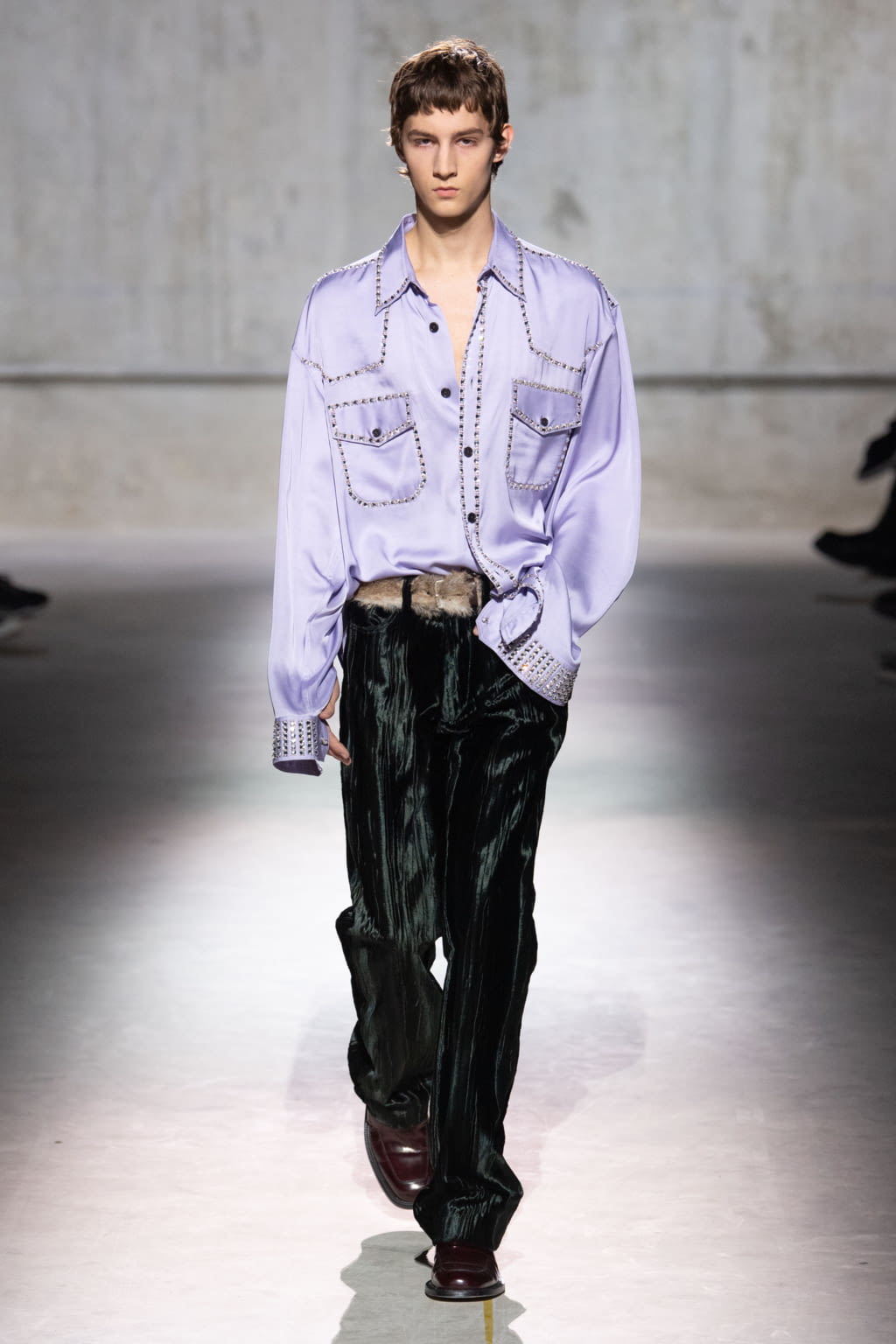 Fashion Week Paris Fall/Winter 2020 look 8 from the Dries Van Noten collection menswear