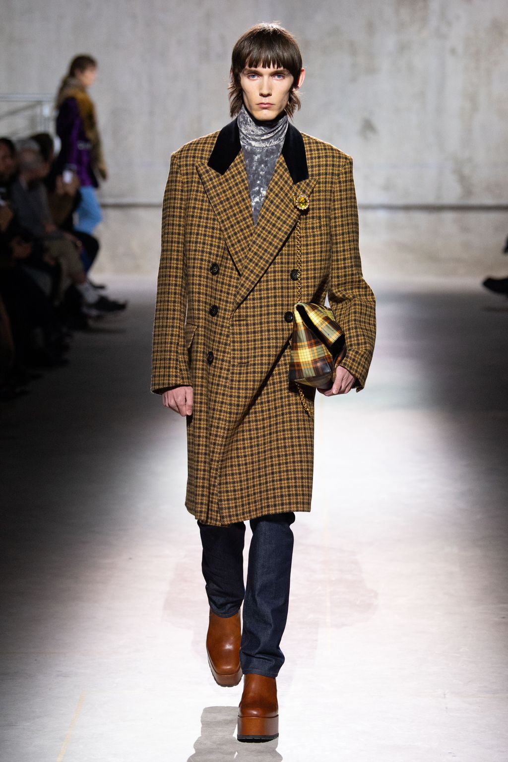 Fashion Week Paris Fall/Winter 2020 look 10 from the Dries Van Noten collection 男装