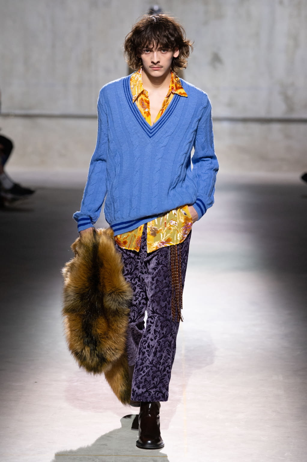 Fashion Week Paris Fall/Winter 2020 look 11 from the Dries Van Noten collection 男装