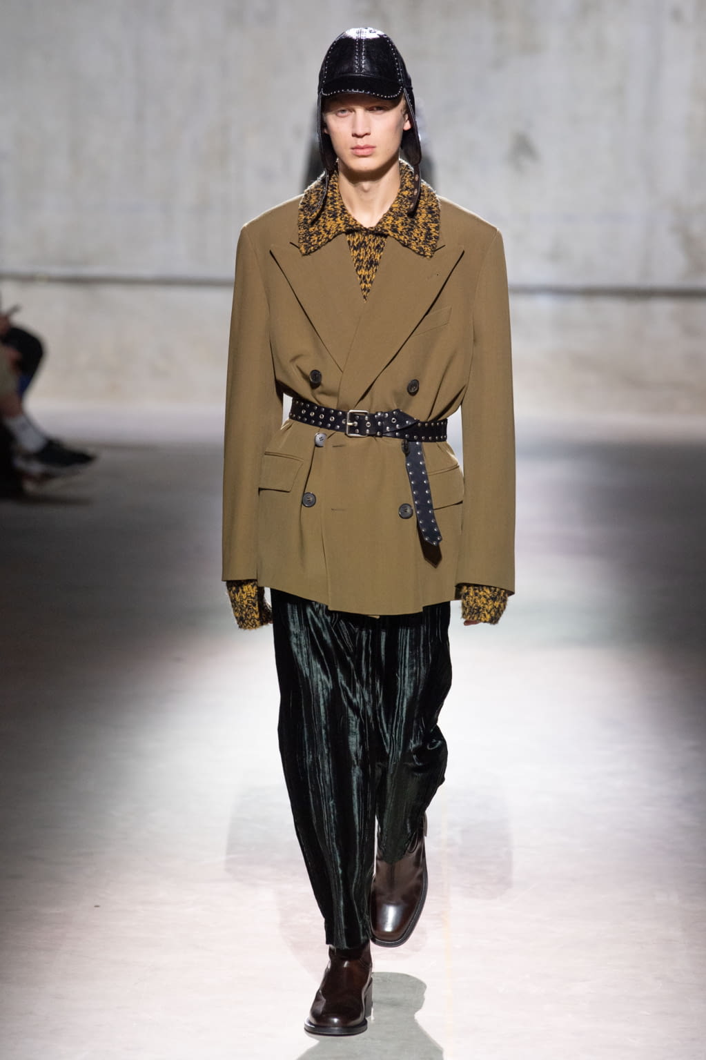 Fashion Week Paris Fall/Winter 2020 look 12 from the Dries Van Noten collection 男装