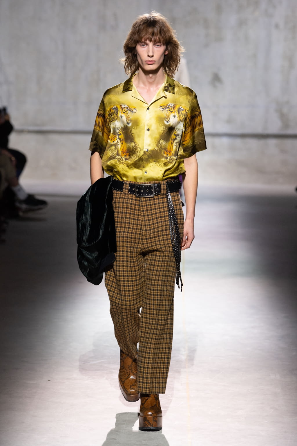 Fashion Week Paris Fall/Winter 2020 look 16 from the Dries Van Noten collection menswear