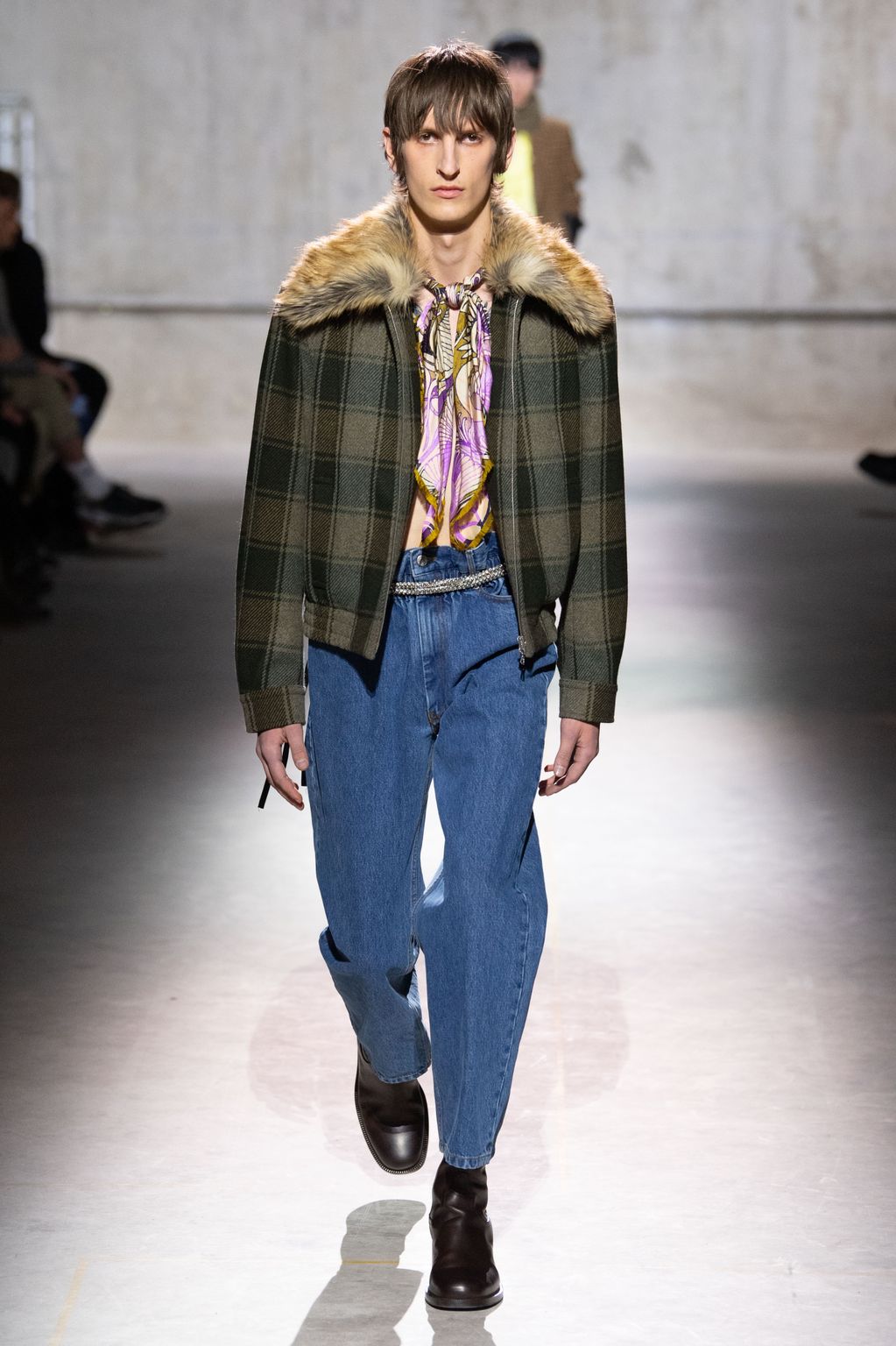Fashion Week Paris Fall/Winter 2020 look 17 from the Dries Van Noten collection 男装