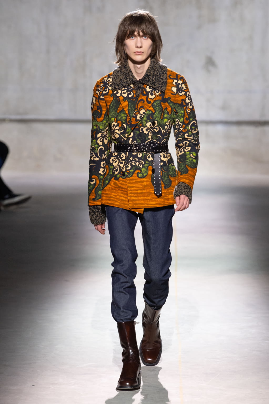 Fashion Week Paris Fall/Winter 2020 look 19 from the Dries Van Noten collection 男装