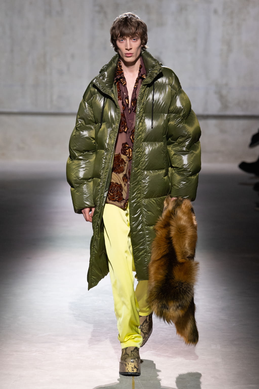 Fashion Week Paris Fall/Winter 2020 look 21 from the Dries Van Noten collection menswear